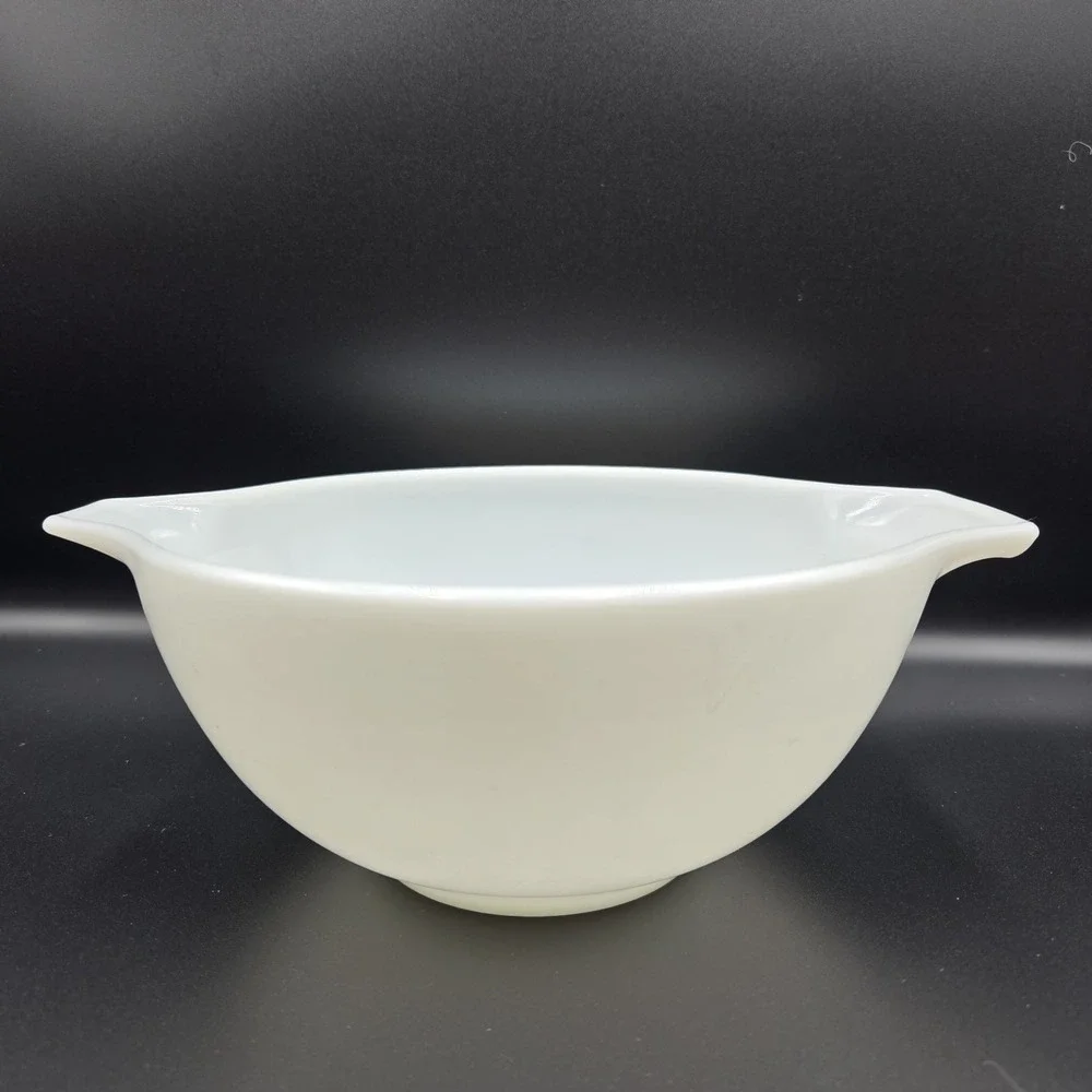 Vintage Pyrex Solid Opal White Mixing Bowl 442 Cinderella 1 1/2 Quart - RARE